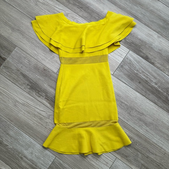 ENDLESS ROSE Yellow Off the Shoulder dress Size Small - Picture 4 of 13